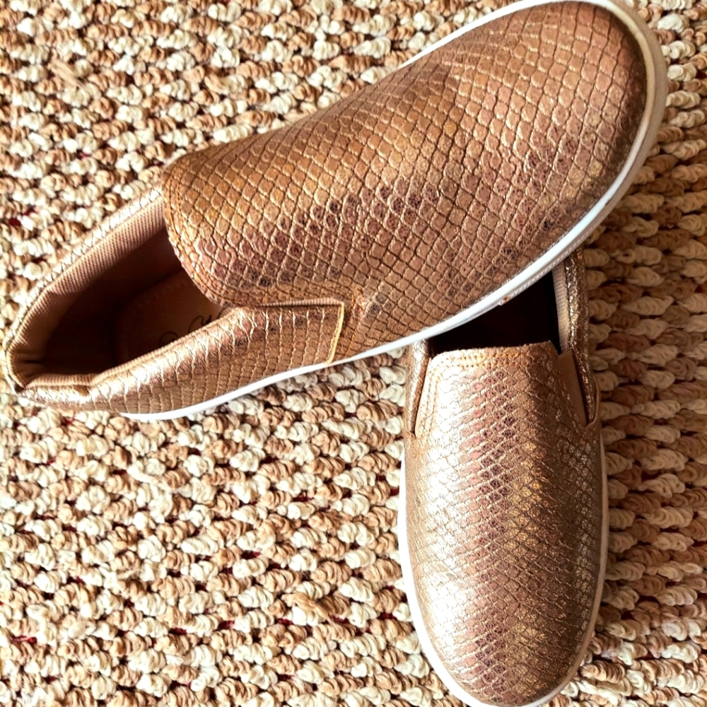 ✅️SOLD - Niki metallic gold slip-ons, 9 - Picture 2 of 6